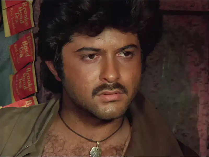 Download MashaalHindi Full Movie WEB DL 480p [450MB] | 720p [1.5GB] | 1080p [4.9GB] screenshot 2