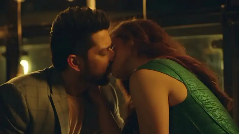 Download PoisonSeason 2 Hindi Complete ZEE5 WEB Series 480p | 720p HDRip screenshot 2