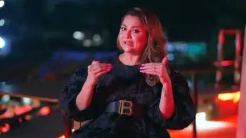 Download Moving in with Malaika (Season 1) Hindi [Episode 16 Added] HotStar Special 720p [250MB] WEB DL screenshot 1