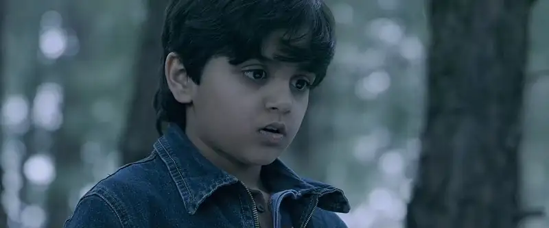 Download MadaariHindi Full Movie 480p [400MB] | 720p [1GB] | 1080p [4GB] screenshot 3