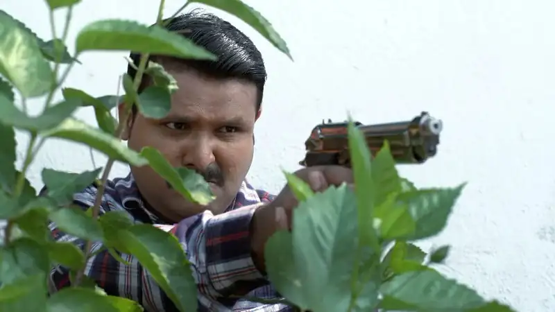 Download NRI HaadsaSeason 1 Hindi Complete Voot Originals WEB Series 480p | 720p HDRip screenshot 4