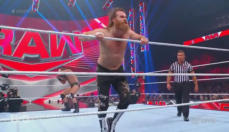 download wwe monday night raw - 4th december (2023) english full wwe show 480p [640mb] | 720p [1.4gb] hdrip