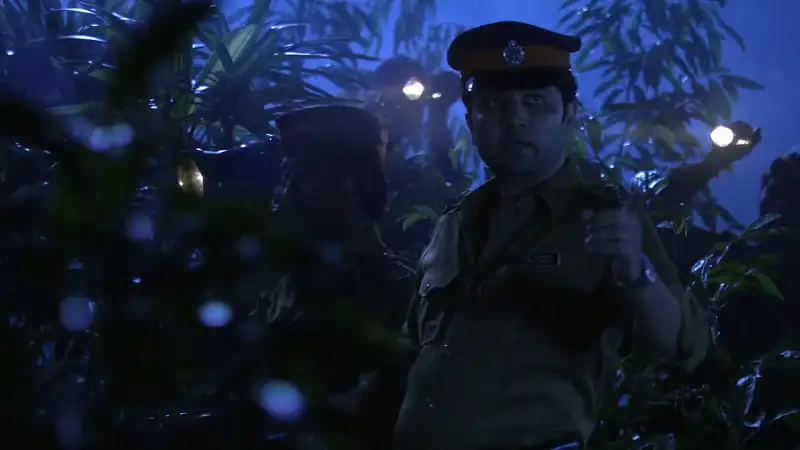 download in the spiders web (2007) dual audio {hindi-english} 480p [300mb] | 720p [900mb]