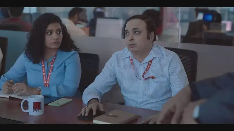 Download The Broken News Season 1Hindi ZEE5 Complete Web Series 480p | 720p | 1080p WEB DL screenshot 3