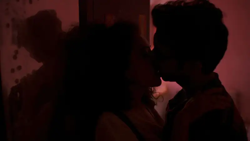 Download TrappedBluRay Hindi Full Movie 480p [350MB] | 720p [800MB] | 1080p [4GB] screenshot 3