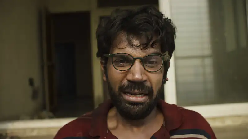 Download TrappedBluRay Hindi Full Movie 480p [350MB] | 720p [800MB] | 1080p [4GB] screenshot 4