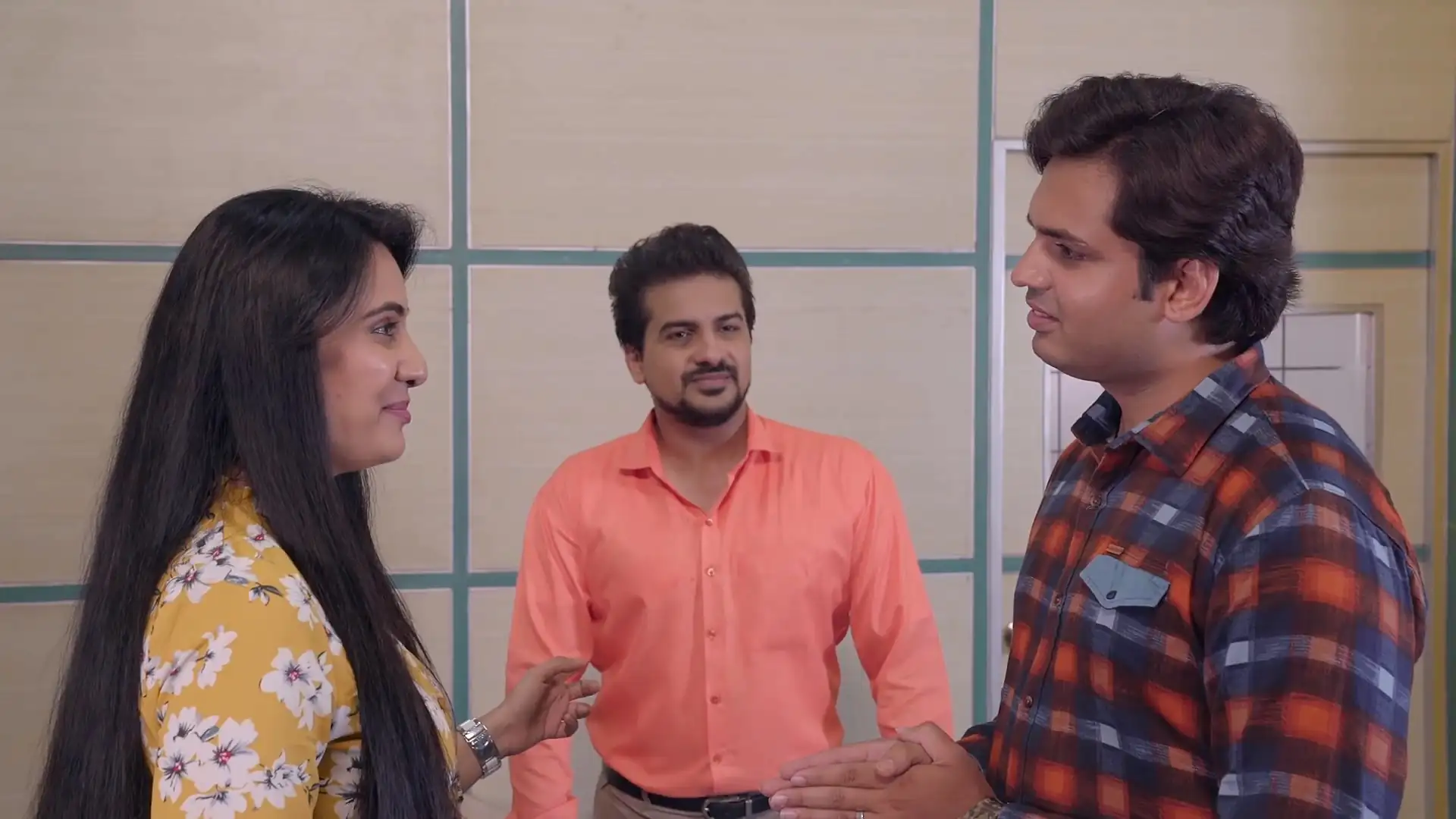 Download Sanam HotlineSeason 1 Hindi Complete MX Player WEB Series 480p | 720p HDRip screenshot 2