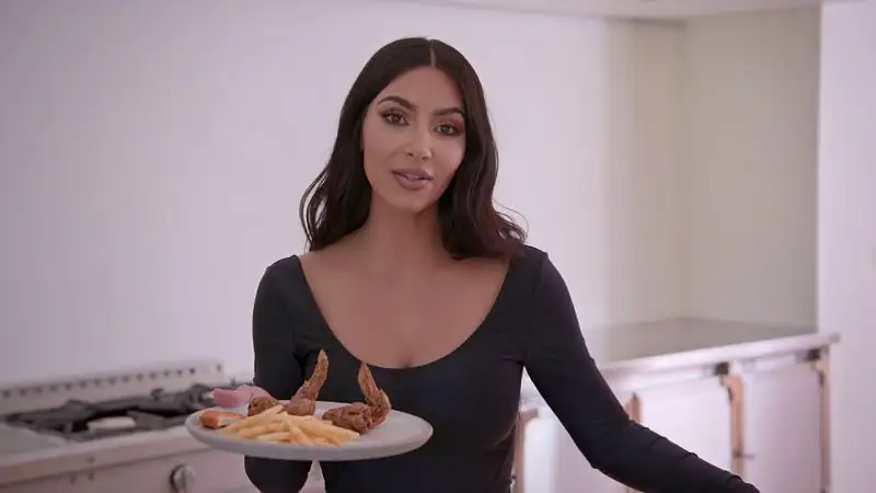 Download The Kardashians (Season 1 – 3) [S03E07 Added] English With Subtitles WEB DL 720p [300MB] screenshot 5