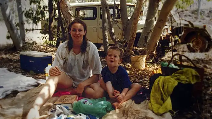 Download Shark Beach with Chris HemsworthDual Audio {Hindi English} 720p [250MB] HEVC HDRip screenshot 1