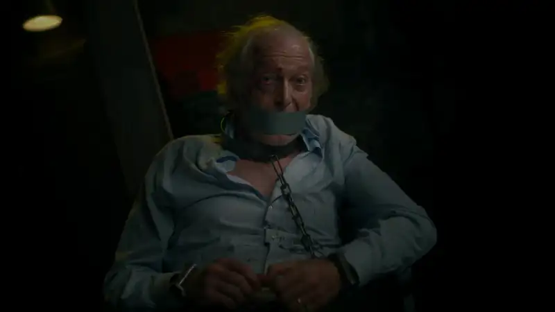 download hunters - amazon original (season 1 - 2) dual audio {hindi-english} 720p [200mb] hevc web-dl