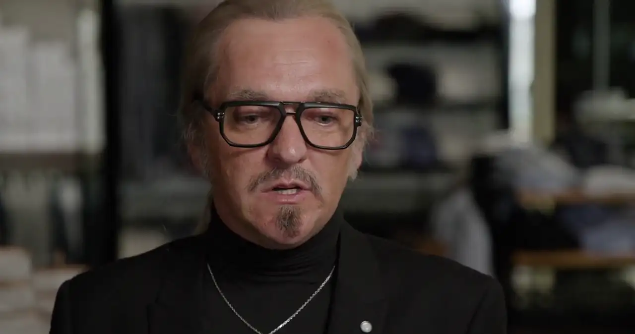 download lunatics (season 1) dual audio [hindi-english] complete netflix web series 720p [400mb]