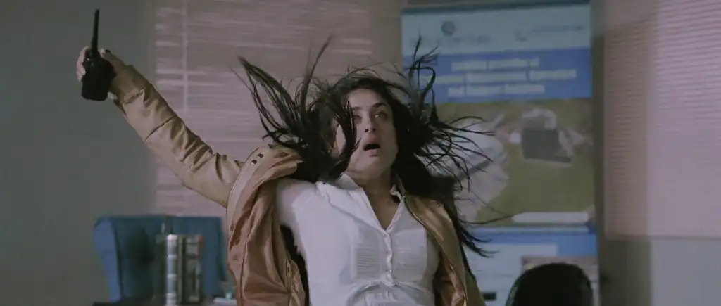 Download Agent VinodHindi Full Movie 480p [450MB] | 720p [1.2GB] | 1080p [4GB] screenshot 4