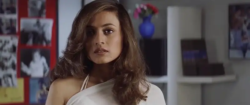 Download Kachche DhaageHindi Full Movie WEB DL 480p [380MB] | 720p [1.2GB] | 1080p [3.7GB] screenshot 7