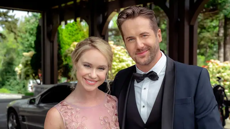 download love at first dance (2018) dual audio {hindi-english} 480p [320mb] | 720p [1.2gb] web-dl