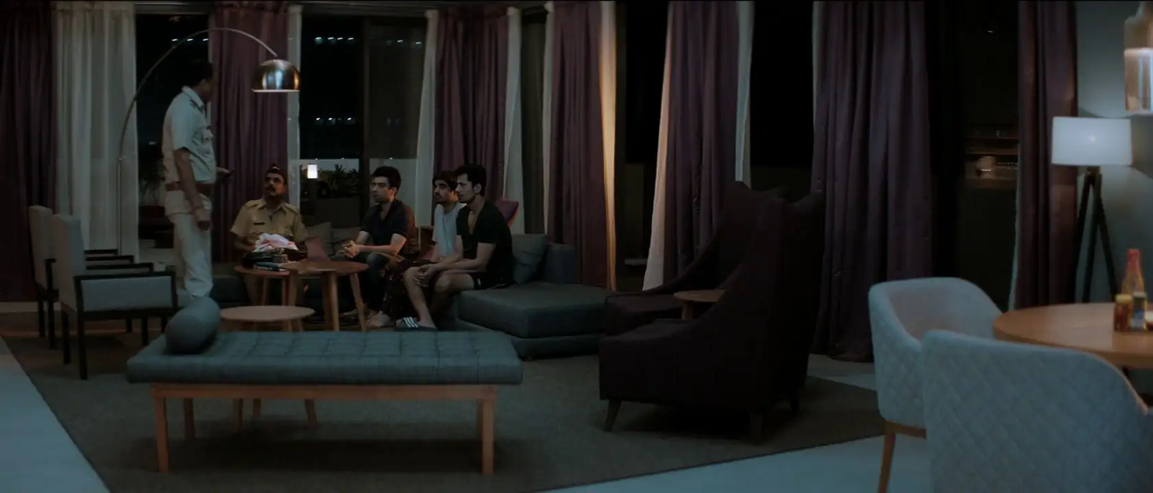 Download Aapkey Kamrey Mein Koi Rehta HaiSeason 1 Hindi Complete MX Player WEB Series 480p | 720p HDRip screenshot 4