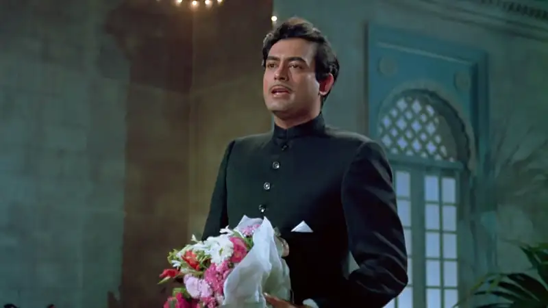 Download KhilonaHindi Full Movie WEB DL 480p [430MB] | 720p [1.3GB] | 1080p [4GB] screenshot 3