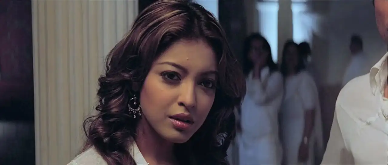 Download Aashiq Banaya AapneHindi Movie WeB DL 480p [300MB] | 720p [1GB] | 1080p [5.4GB] screenshot 1