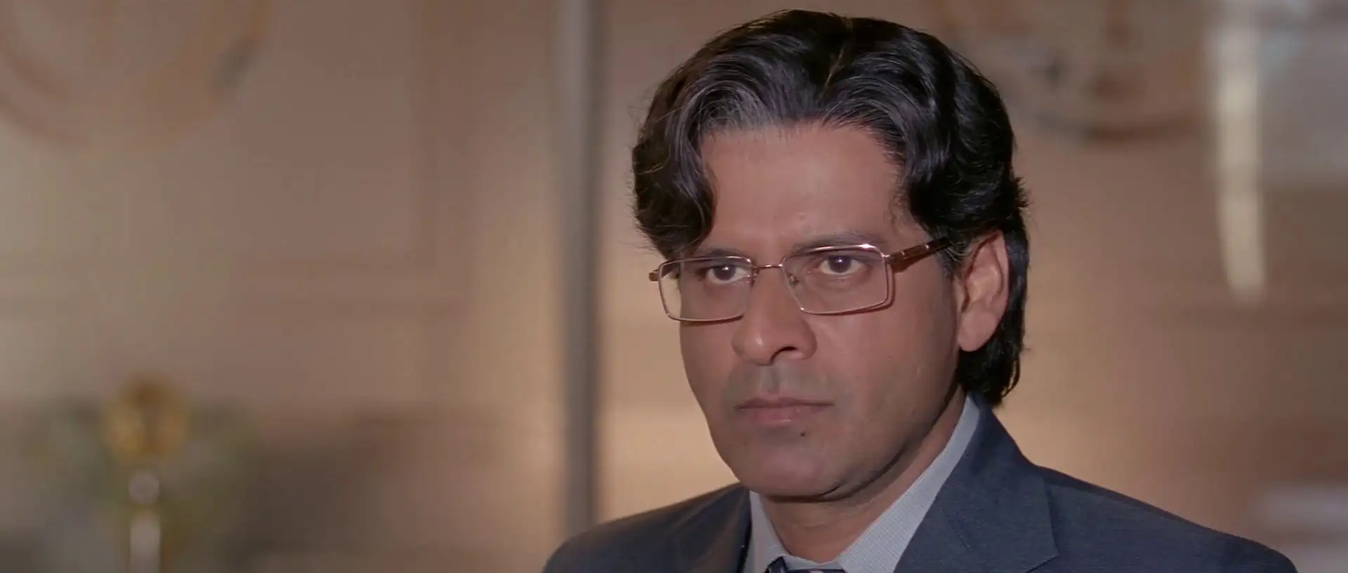 Download AarakshanHindi Movie WEB DL 480p [400MB] | 720p [1.3GB] | 1080p [4GB] screenshot 1