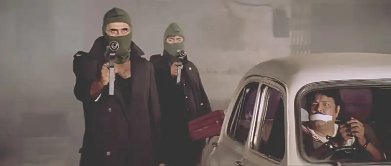 Download Yaar GaddarHindi Full Movie WEB DL 480p [400MB] | 720p [1.3GB] | 1080p [3.9GB] screenshot 1