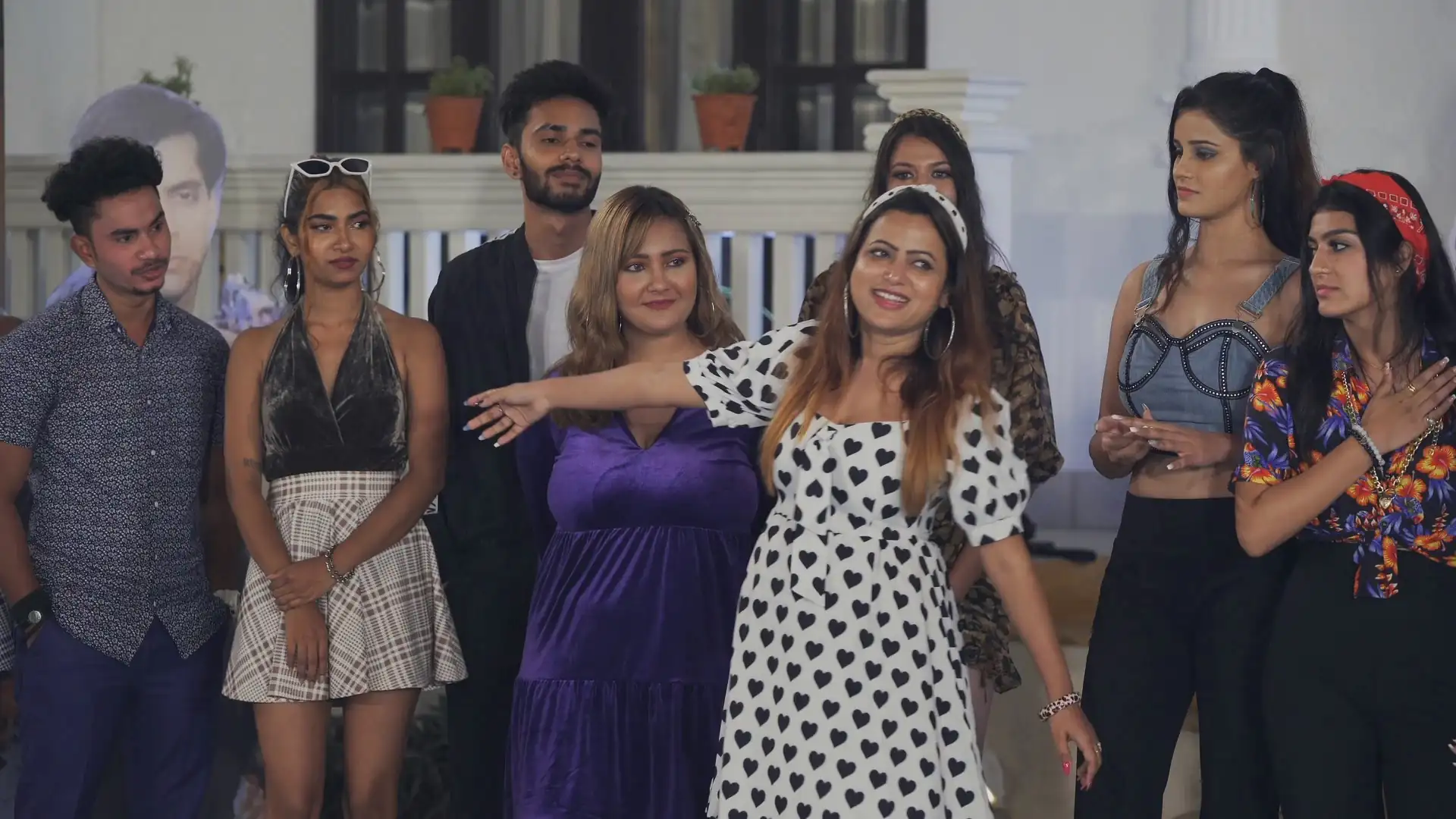 Download MX TakaTak Fame HouseSeason 1 Hindi Complete MX WEB Series 480p | 720p HDRip screenshot 5