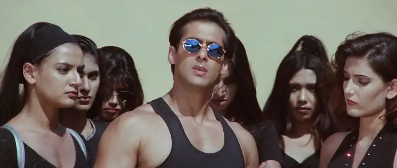 Download AuzaarHindi Full Movie WEB DL 480p [350MB] | 720p [1GB] | 1080p [3.3GB] screenshot 5