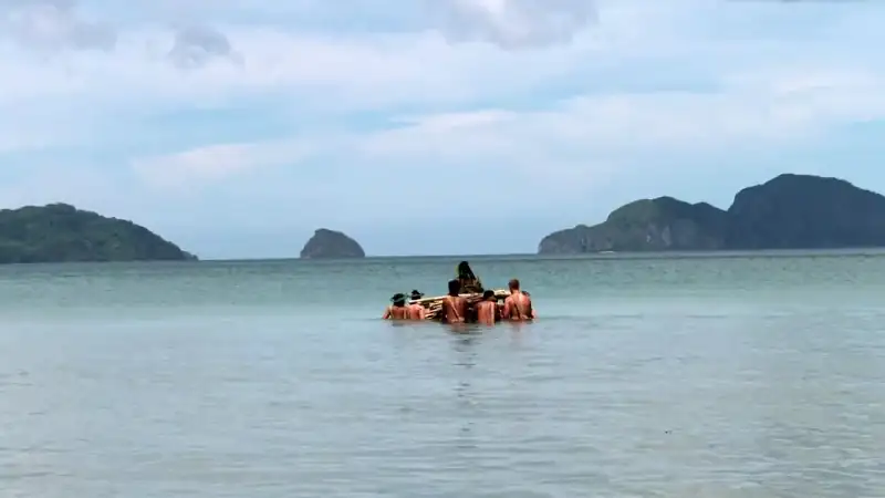 download naked and afraid of love (2021) season 1 dual audio {hindi-english} amazon prime origina 720p [400mb] web-dl