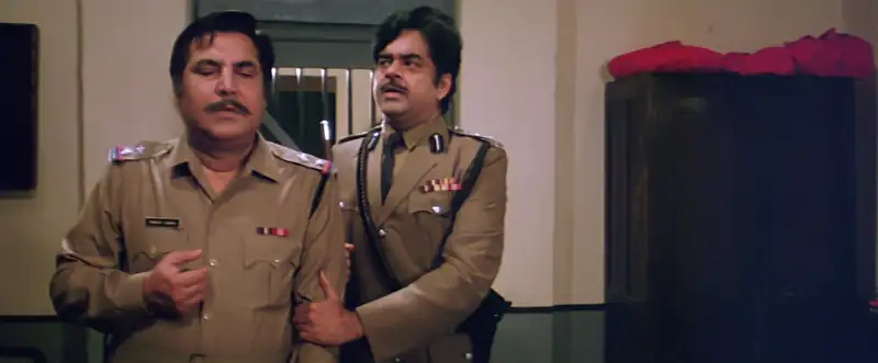 Download Aag Hi AagWEBRip Hindi Full Movie 480p [450MB] | 720p [1.4GB] | 1080p [4.2GB] screenshot 3