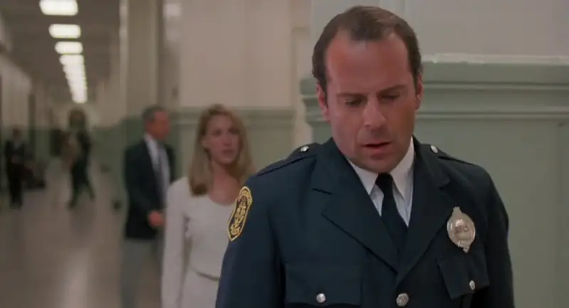 download striking distance (1993) bluray dual audio {hindi-english} 480p [370mb] | 720p [850mb]