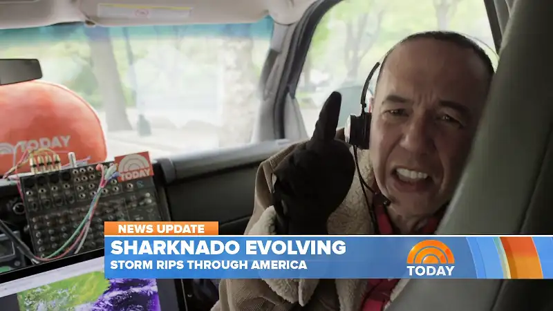 Download Sharknado 4: The 4th Awakens{English with Subtitles} Full Movie WEB DL 480p [300MB] | 720p [770MB] | 1080p [1.8GB] screenshot 2