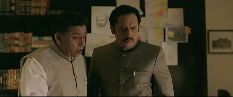 Download MadaariHindi Full Movie 480p [400MB] | 720p [1GB] | 1080p [4GB] screenshot 4