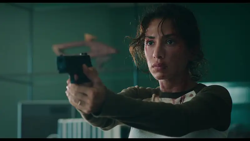 download who is erin carter? - netflix original (2023) season 1 dual audio {hindi-english} 480p | 720p | 1080p web-dl