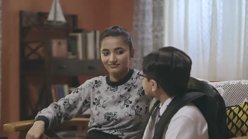 Download Hum Do Teen ChaarS01 Complete Hindi AMZN MiniTV Series 480p | 720p | 1080p screenshot 5