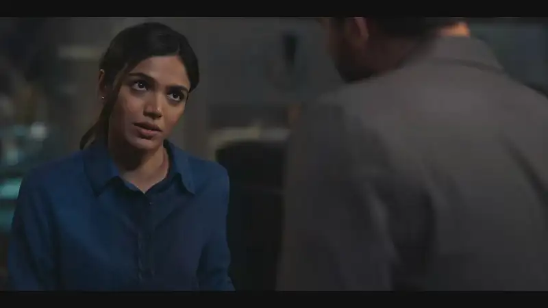 Download The Broken News Season 1Hindi ZEE5 Complete Web Series 480p | 720p | 1080p WEB DL screenshot 4