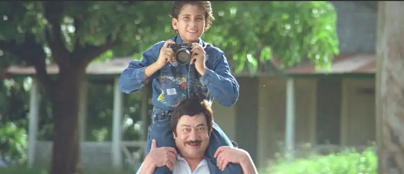 Download TrimurtiHindi Full Movie WEB DL 480p [400MB] | 720p [1.5GB] | 1080p [3.7GB] screenshot 1