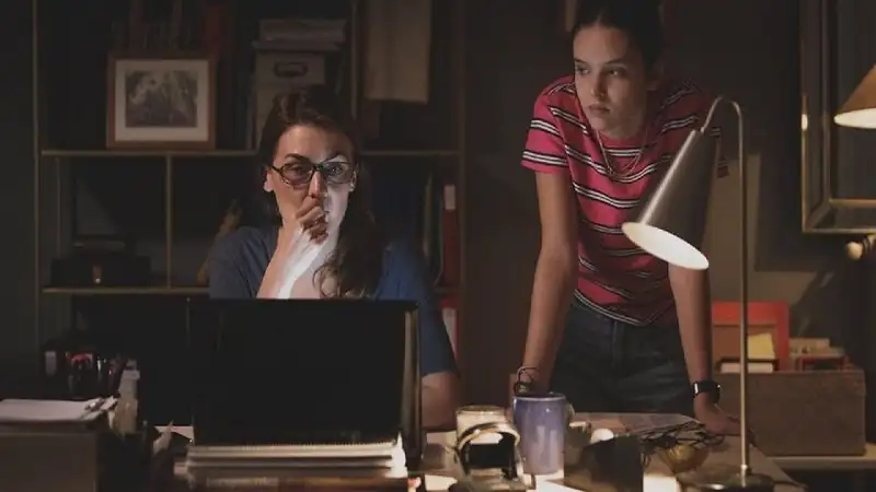 download summer in red - verano en rojo (2022) bluray dual audio {hindi-spanish} 480p [360mb] | 720p [960mb] | 1080p [2.2gb]