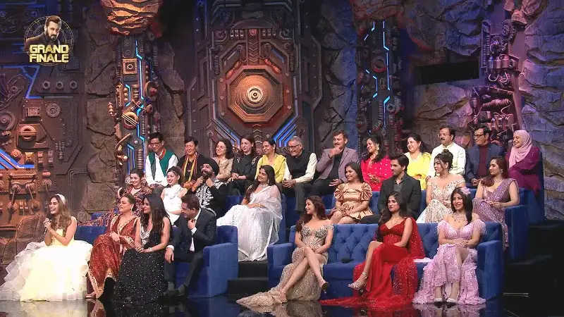 Download Bigg Boss (Season 18) [S18E106 Grand Finale Added] Hindi Reality Show 480p 720p 1080p WEB DL screenshot 1