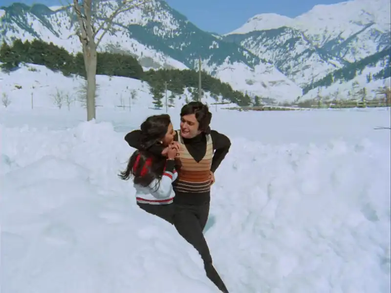 Download The Romantics – Netflix OriginalSeason 1 Dual audio {Hindi English} 480p | 720p | 1080p WEB DL screenshot 6