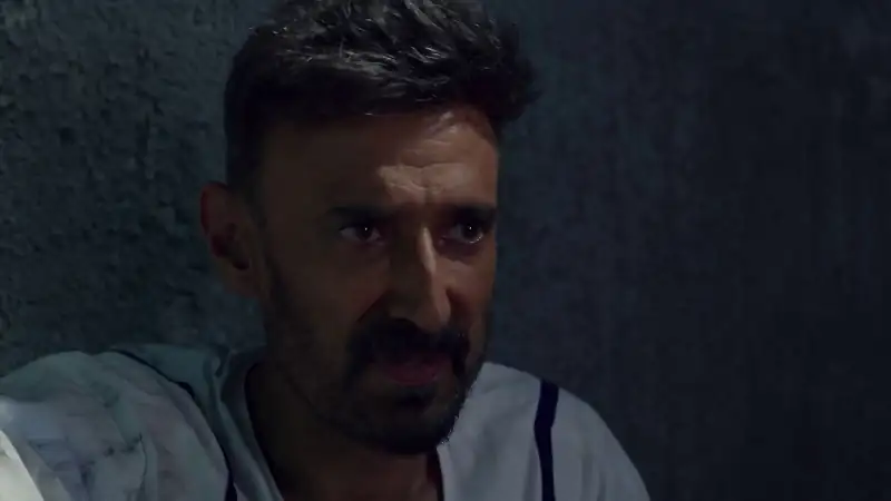 Download PoisonSeason 2 Hindi Complete ZEE5 WEB Series 480p | 720p HDRip screenshot 3