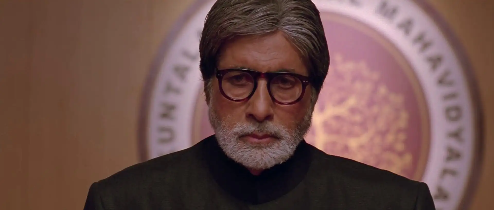 Download AarakshanHindi Movie WEB DL 480p [400MB] | 720p [1.3GB] | 1080p [4GB] screenshot 4